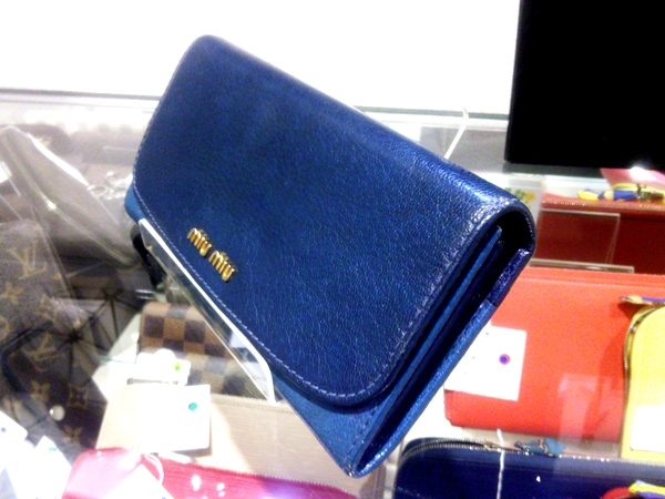 MiuMiu（ミュウミュウ）ブルー系バイカラー長財布 買取りました 